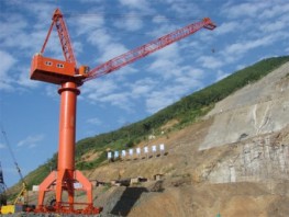 Giai_phap_-_Bien_tan_cho_Cau_Thang_may_-_Slewing_crane